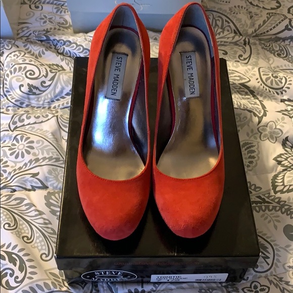 Steve Madden Shoes - Steve Madden red pumps
